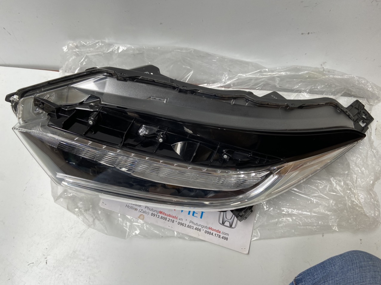 Đèn pha bên lái xe Honda HRV